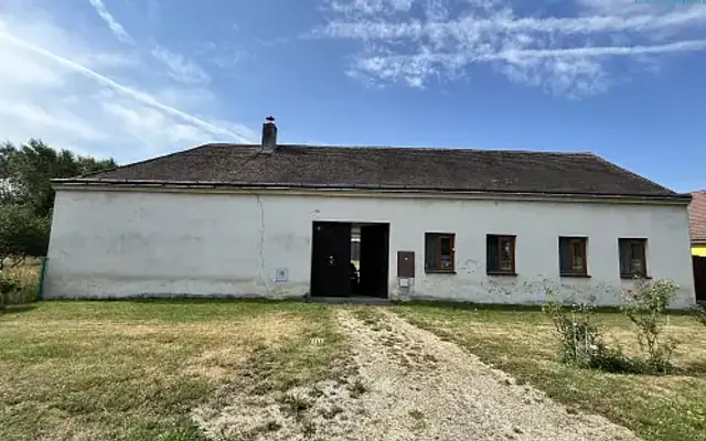 Prostorný venkovský statek v Holešicích u Dačic ideální pro bydlení, hospodaření i podnikání